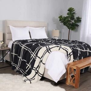 Life comfort Sherpa blanket